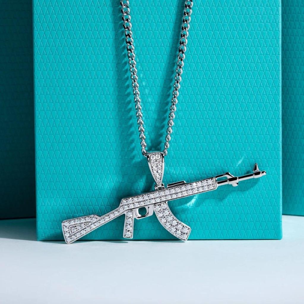 Luxe AK-47 hanger met 84 Moissanite stenen – 925 Zilver, Neuf, Autres représentations, Avec pierre précieuse, Argent