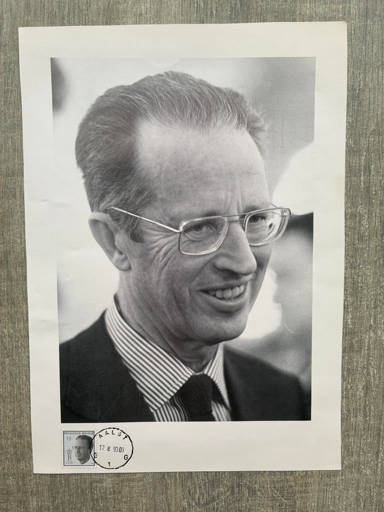 Feuille A4 avec photo du roi Baudouin et cachet de 1993, Enlèvement ou Envoi, Affranchi, Maison royale, Avec timbre