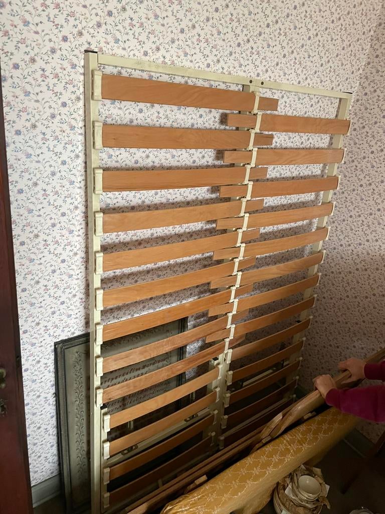 Sommier en metal avec lattes en bois, 140 cm, Enlèvement, Utilisé, Sommier