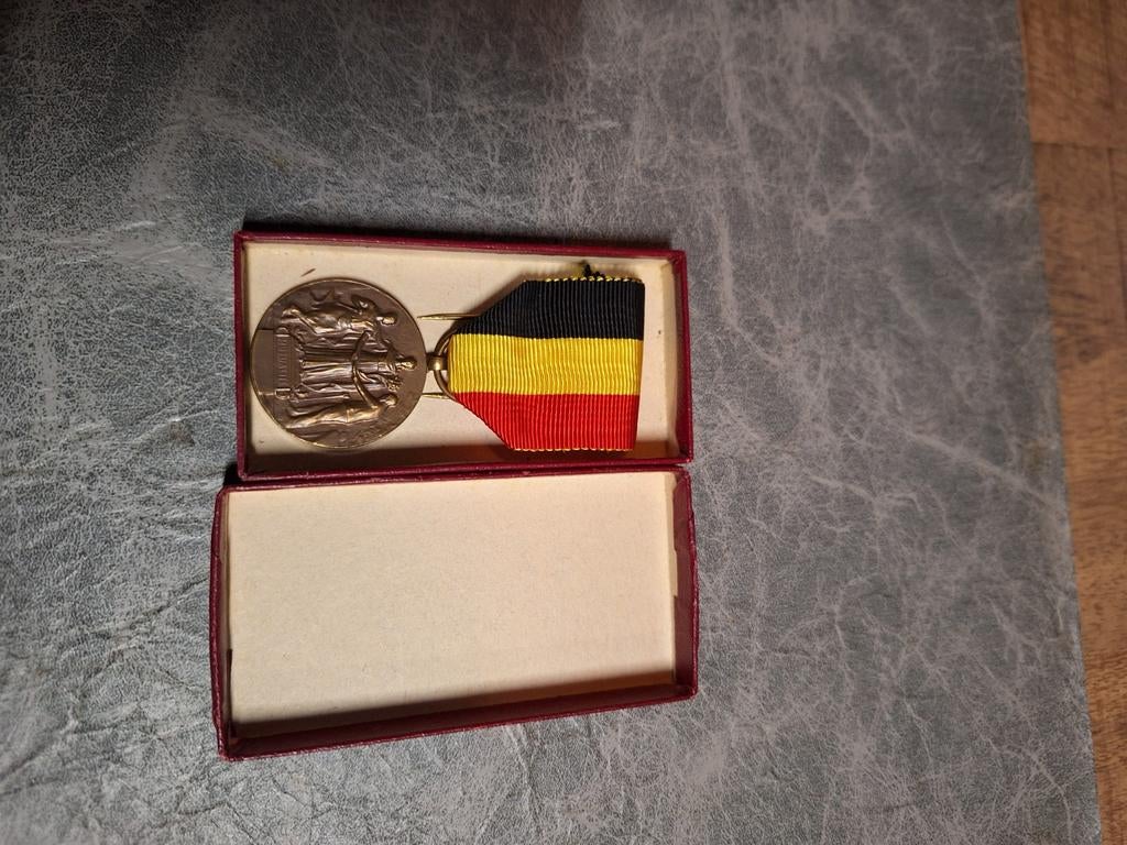 Militaire medaille Charleroi WO2, Verzamelen, Ophalen of Verzenden