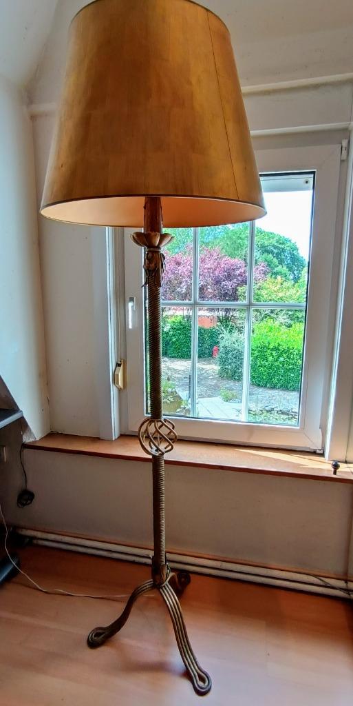 Lampadaire unique en fer forgé fait main de la période 1940, Enlèvement, Verre, Vintage, 150 à 200 cm