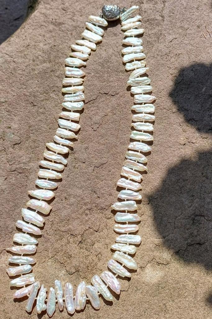 Natuurlijke Biwa parelsnoer met groot zilveren slot., Handtassen en Accessoires, Ophalen of Verzenden, Zo goed als nieuw