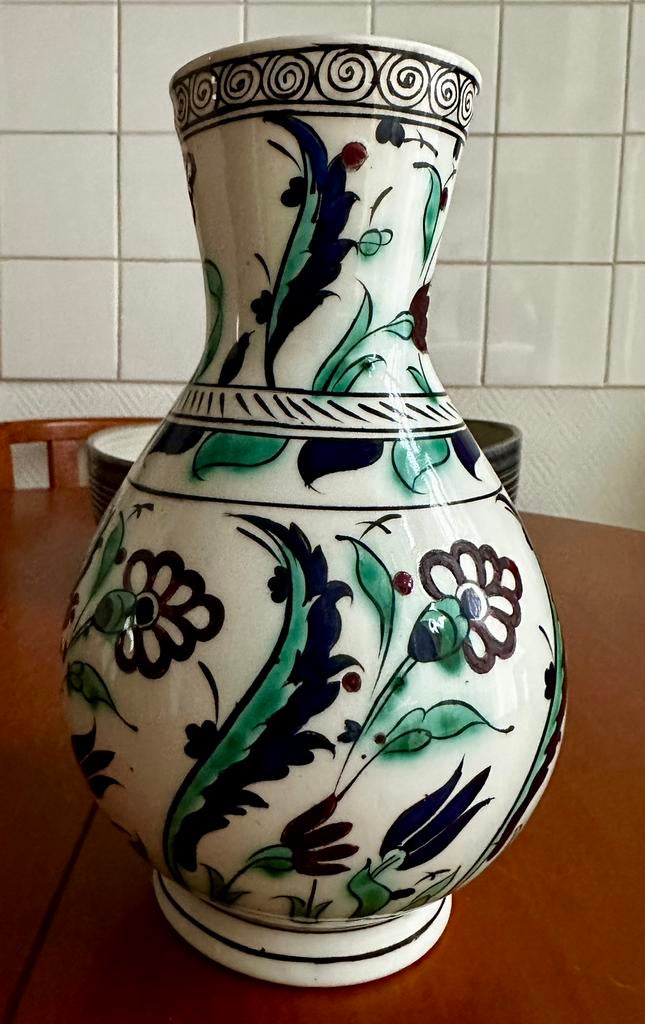 Vase décor Iznik b.f.k  Boch Keramis 23 cms/h, Antiek en Kunst, Antiek | Vazen, Ophalen of Verzenden