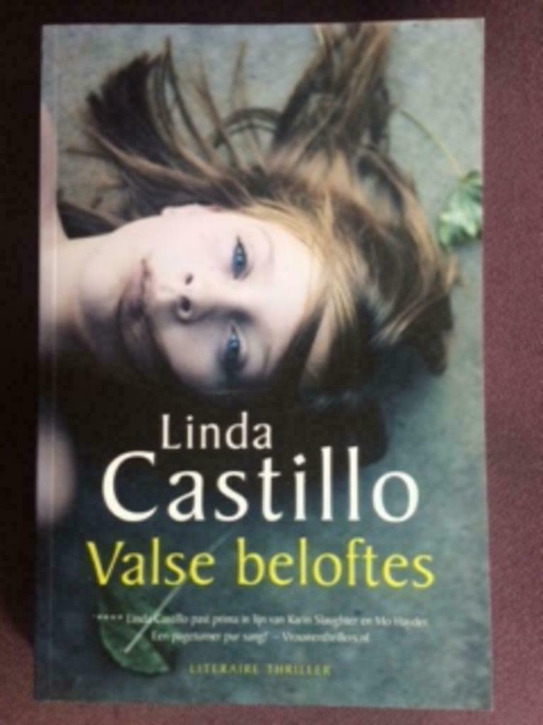 Boek Valse belofte - Linda Castillo, Boeken, Ophalen, Zo goed als nieuw, Karin Slaughter
