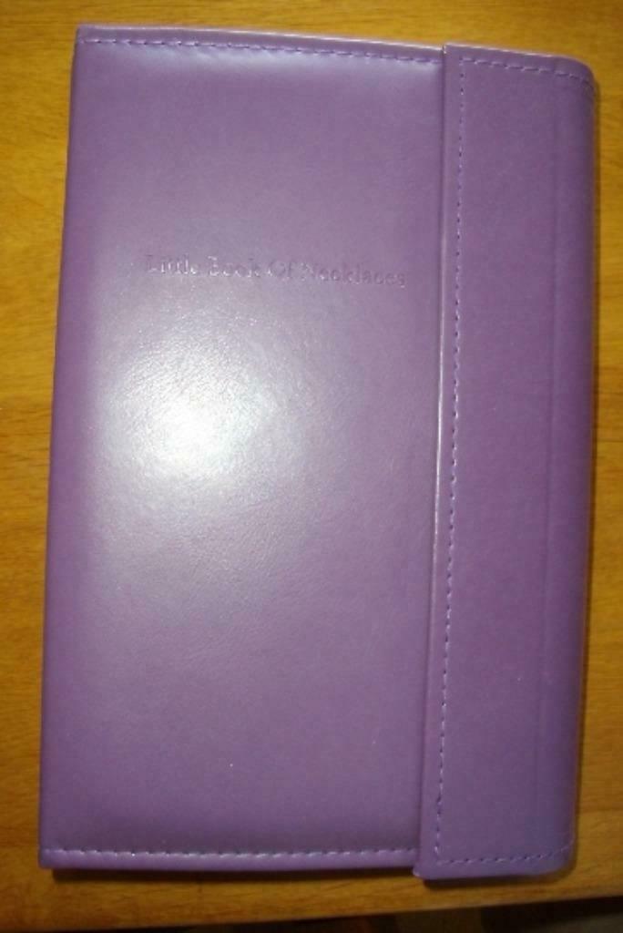 Little book of necklaces – handig opbergen van halskettingen, MET, Ophalen of Verzenden, Zo goed als nieuw