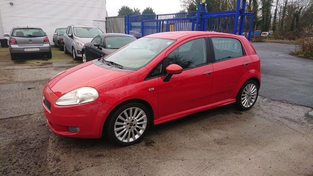 Fiat grande punto 1400cc essence 170000km 5ptes clim GARANTI, Autos, Fiat, Rouge, Achat, Entreprise, Electronic Stability Program (ESP)