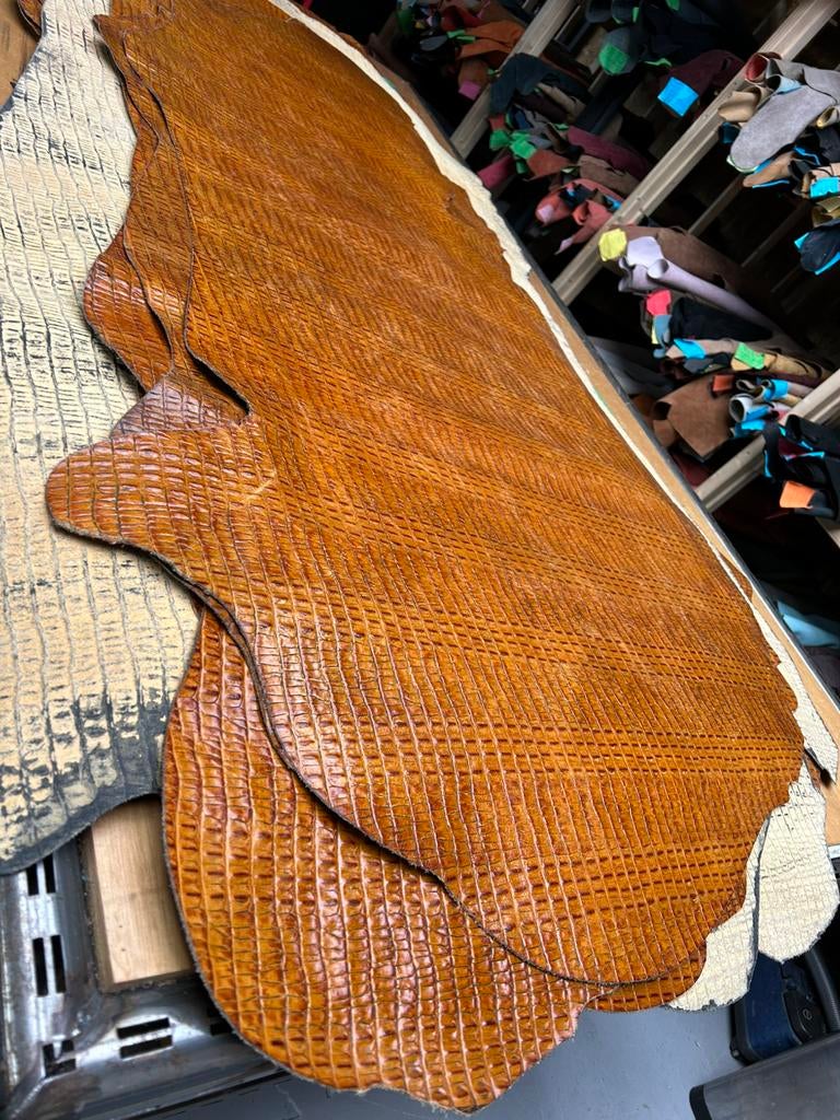5 cognac kalfs lappen 1.3 mm dik stug kroko print A575t/m579, Ophalen of Verzenden, Zo goed als nieuw