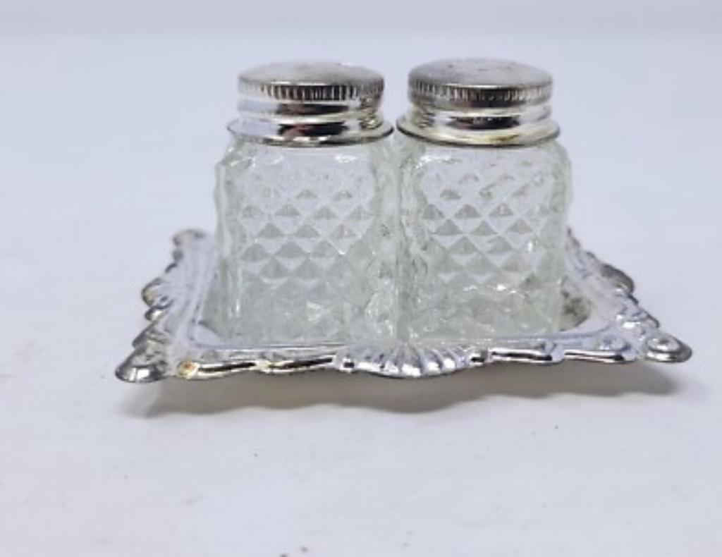Vintage jaren 1960 glas met metalen tray zout &peper shakers, Ophalen