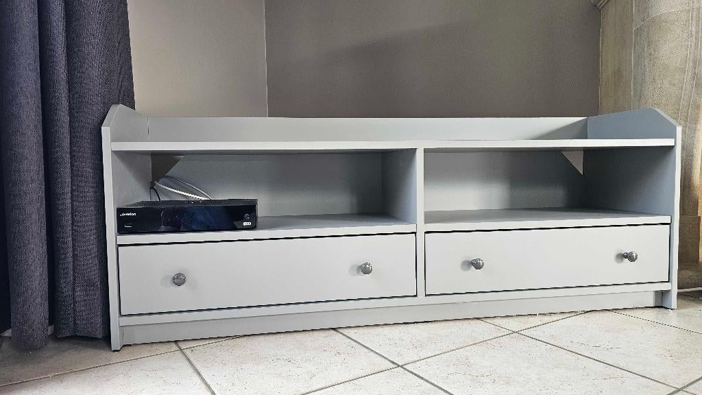 Meuble TV IKEA HAUGA – Gris (Coloris rare) – État impeccable, Maison & Meubles, 25 à 50 cm, Style intemporel et élégant, Moins de 100 cm