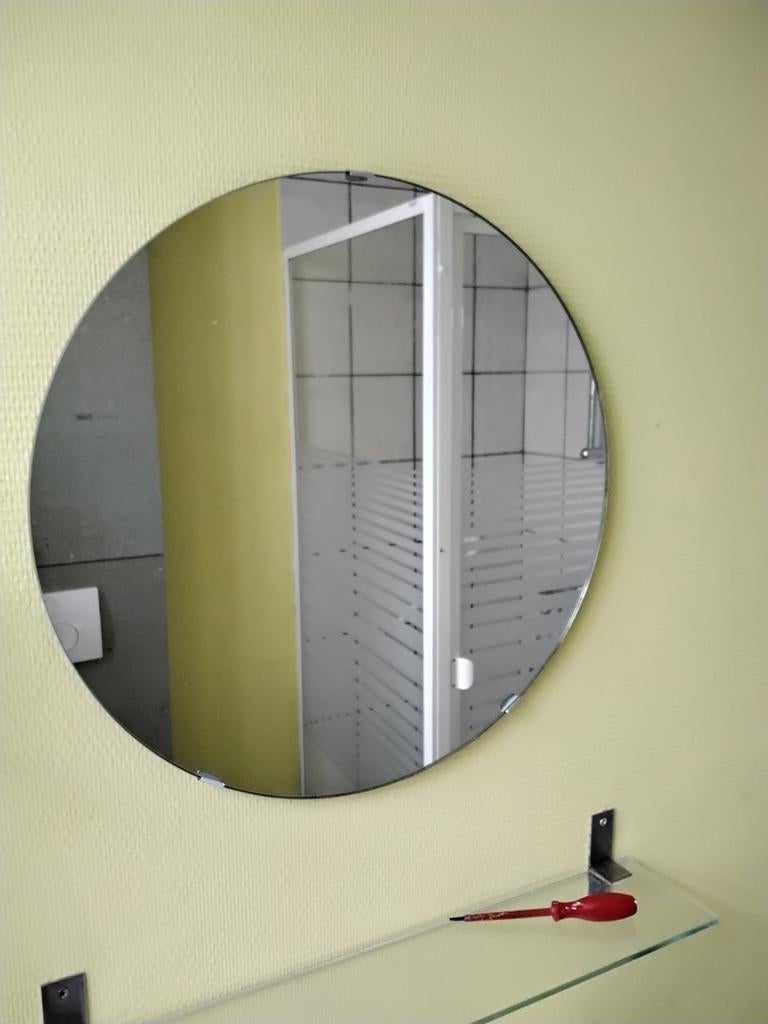 Grote ronde spiegel diameter 50 cm met zijn 3 sluitingen, Rond, Ophalen of Verzenden, Zo goed als nieuw, Minder dan 100 cm