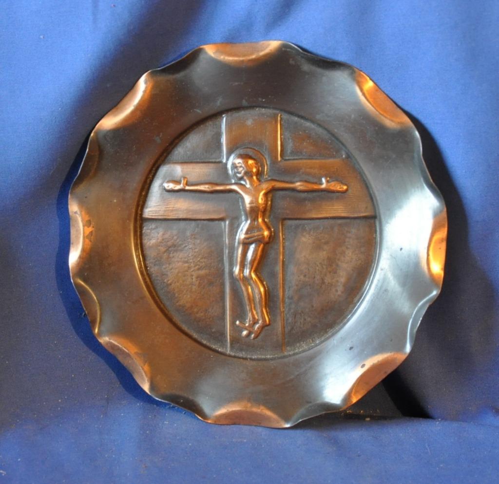 assiette decorative religieuse crucifix en cuivre, Enlèvement ou Envoi