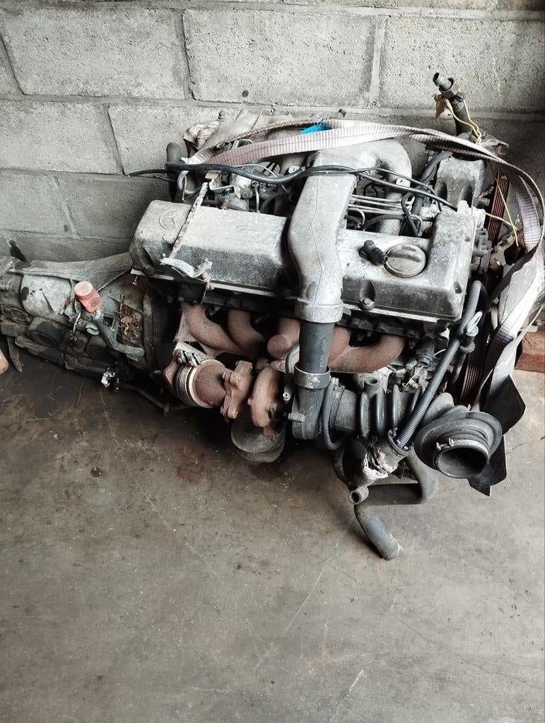 Moteur diesel Mercedes 300 Turbo pour type 124 e, Enlèvement, Utilisé, Pièces universelles