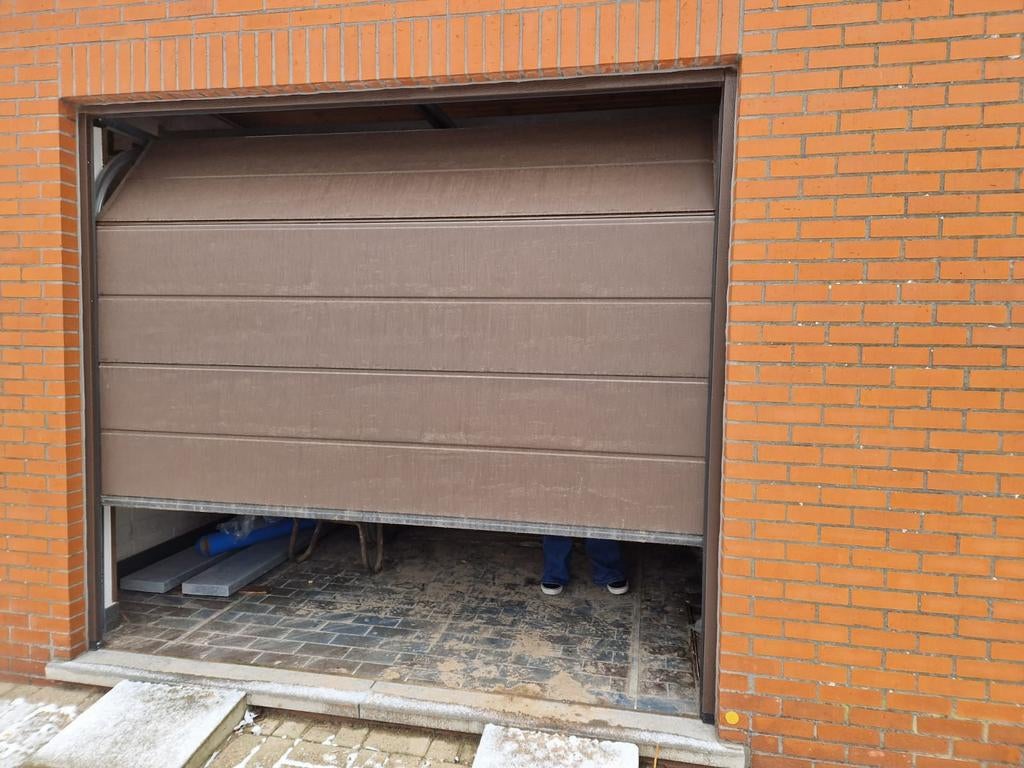 Hörmann sectionaal garagepoort,2300x2050mm, 42mm geïsoleerd, Ophalen
