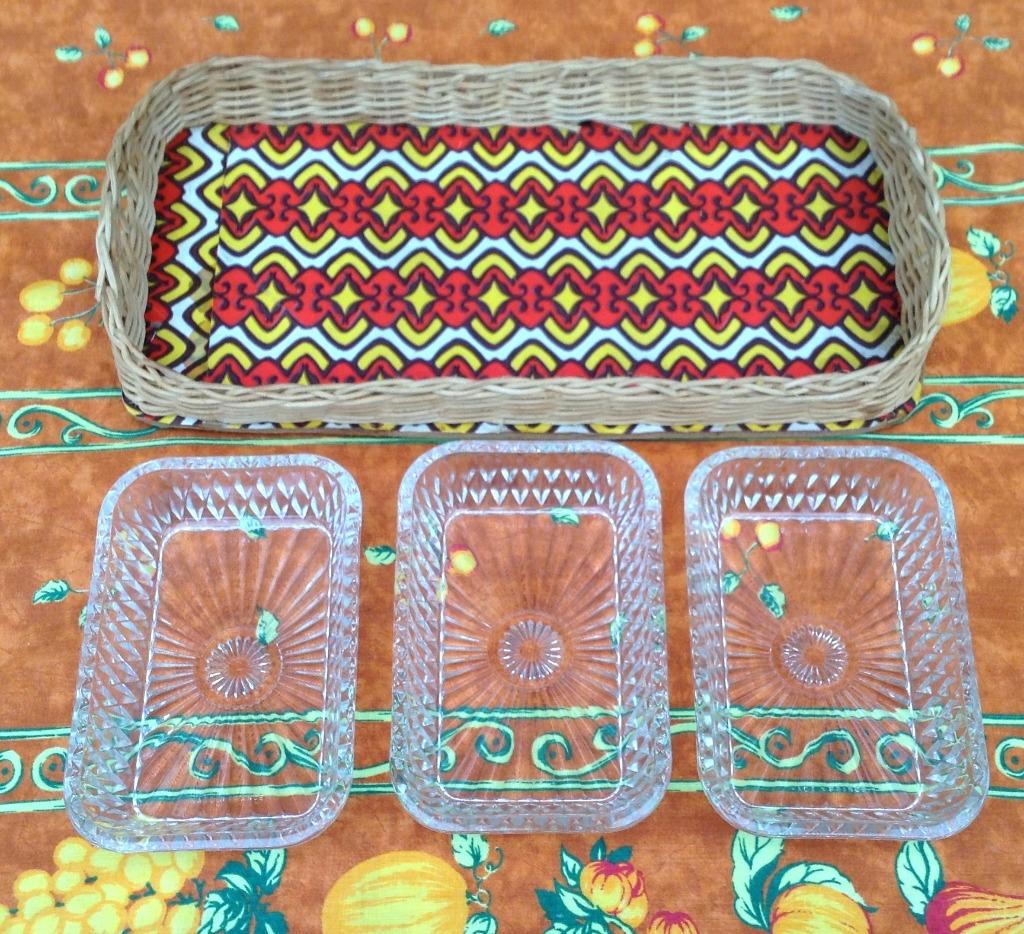 3 vintage Duralex schaaltjes in rieten mandje, Huis en Inrichting, Schaal, Verzenden, Rechthoekig, Glas