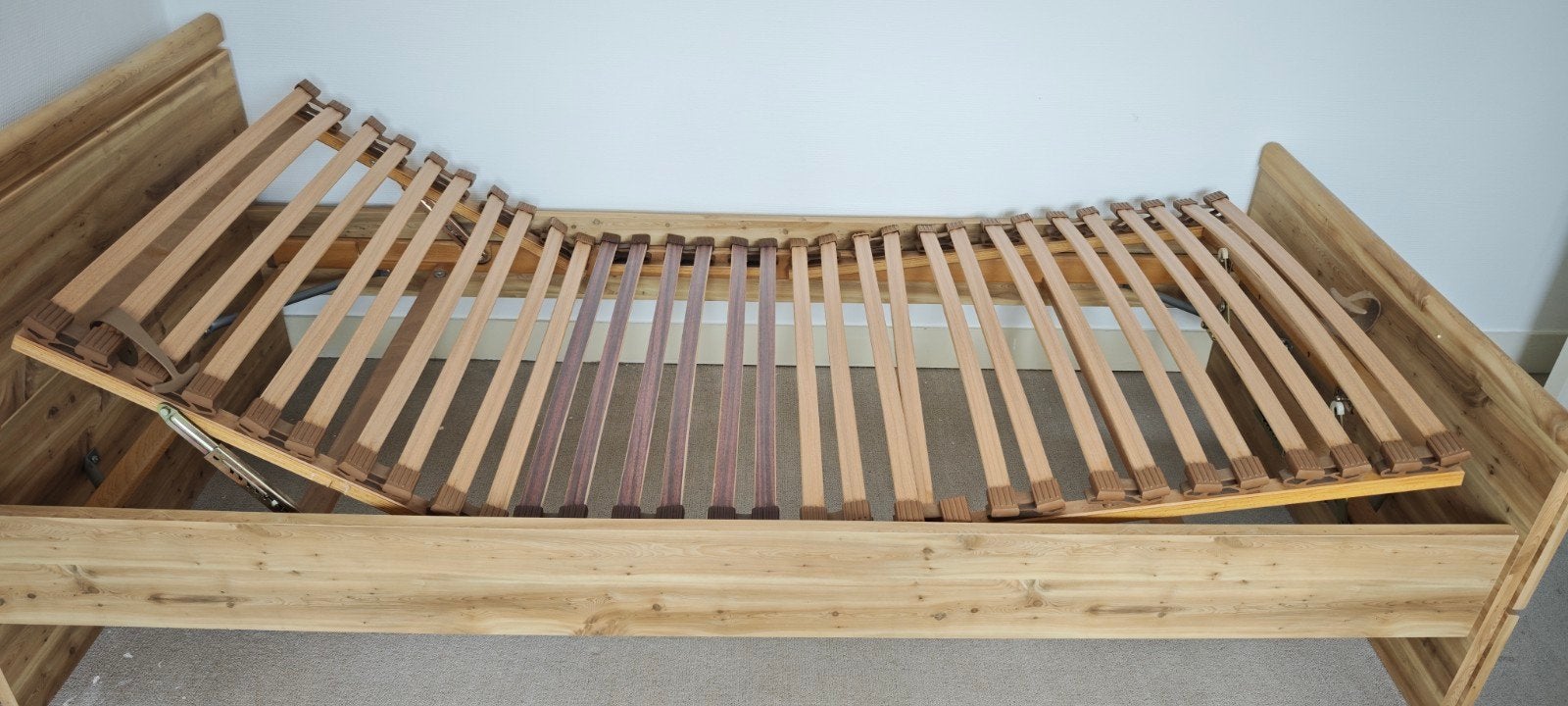 Lit simple en bois massif. Réglable, Maison & Meubles, 100 cm, 210 cm, Brun, Enlèvement