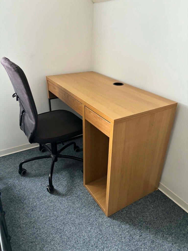 Bureau et chaise, Enlèvement, Comme neuf