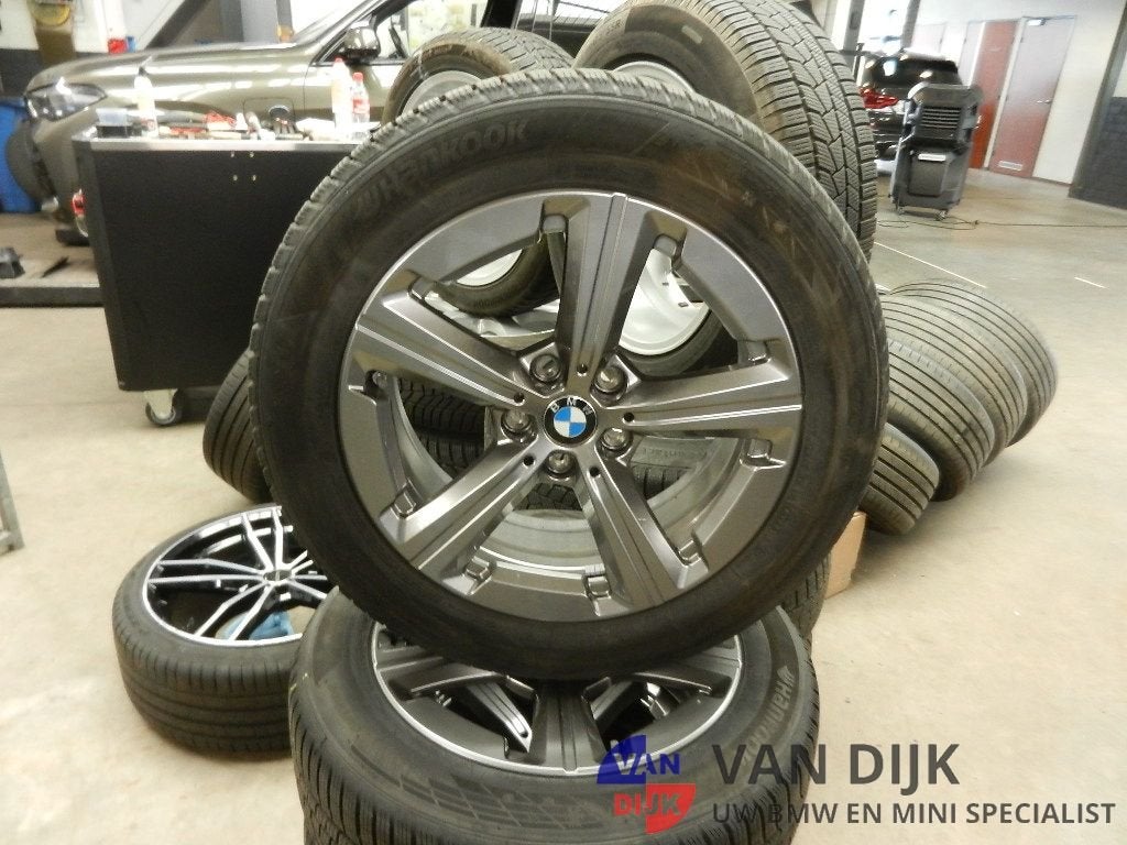 Winterbandenset 17 inch origineel BMW 2 SERIE U06 Active Tou, Autos : Pièces & Accessoires, Pneus et Jantes, Pneus hiver, Véhicule de tourisme