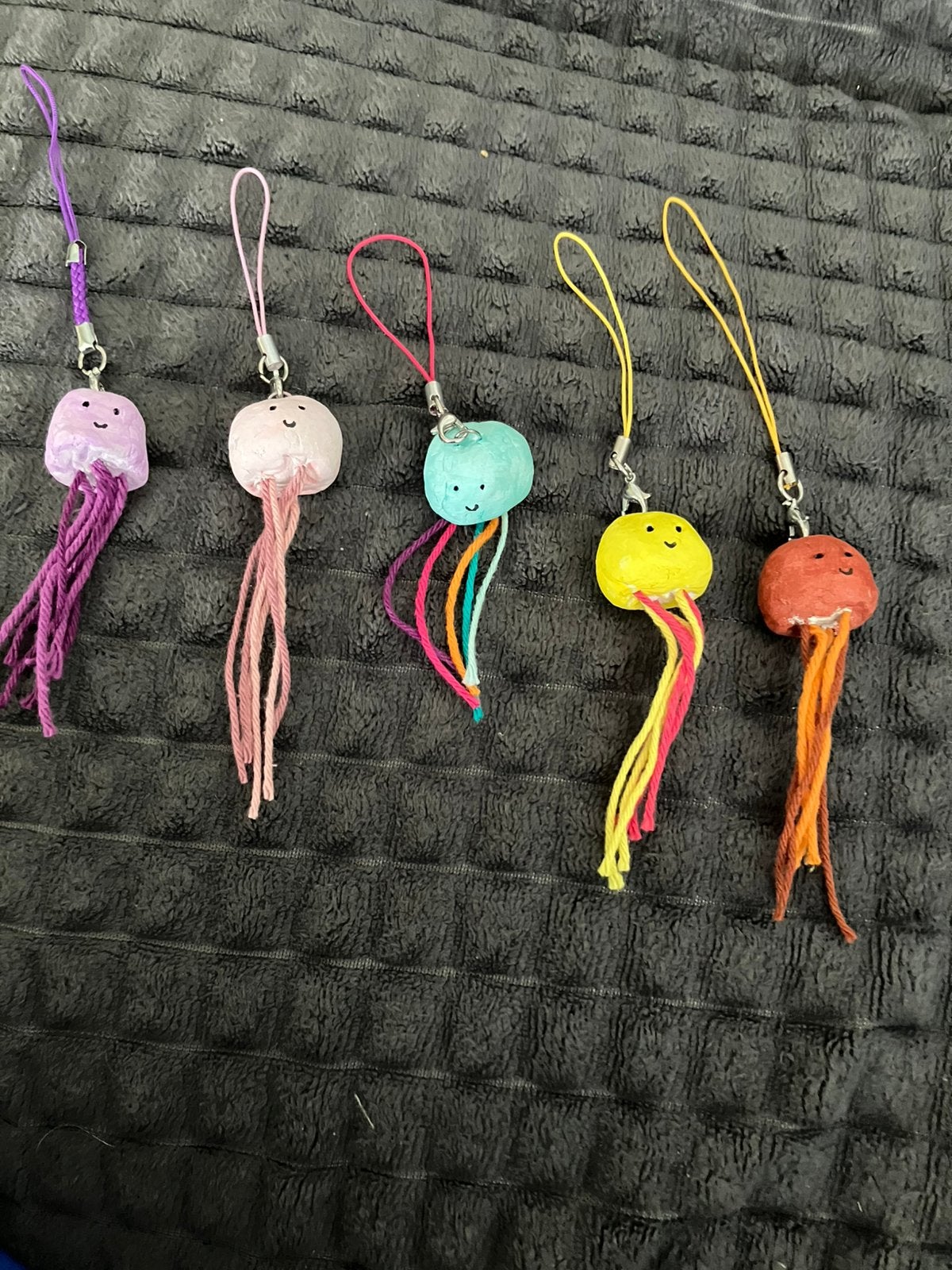 5 eigen gecreëerde hangers / sleutelhangers in klei, Ophalen of Verzenden, Nieuw