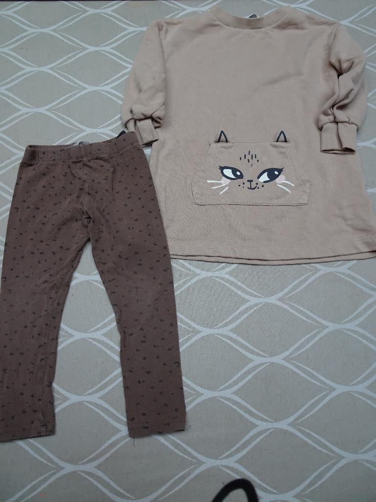 1 setje van legging en een lange sweater H&M- Maat 104, Kinderen en Baby's, Meisje, H&M, Ophalen of Verzenden, Zo goed als nieuw