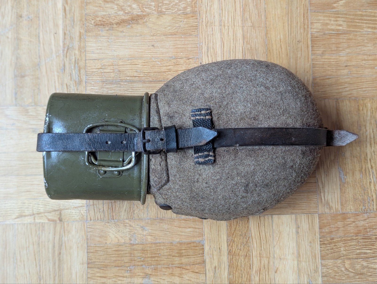 Duitse fles 1943 WO2, Verzamelen, Ophalen of Verzenden, Landmacht, Kleding of Schoenen