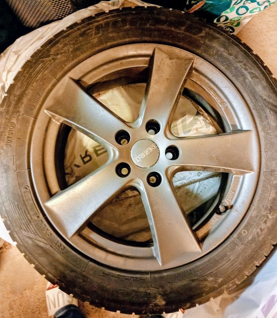 4 Roues Hiver 17" DEZENT – Pneus Toyo 215/55 R17, Pneus et Jantes, Véhicule utilitaire, 17 pouces, Enlèvement