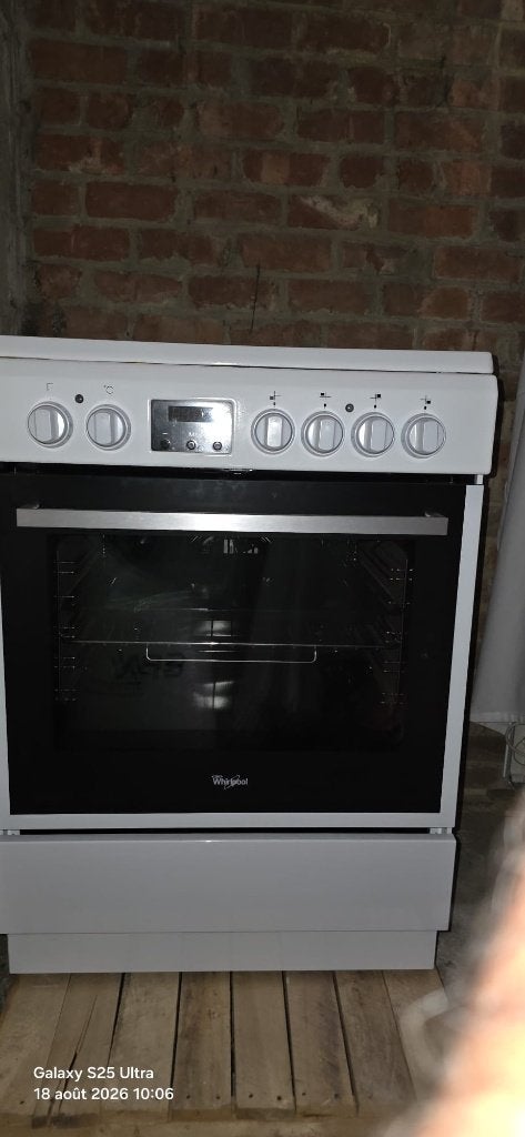 Cuisinière électrique avec taque vitroceramique whirlpool, Classe énergétique A ou plus économe, 85 à 90 cm, 4 zones de cuisson
