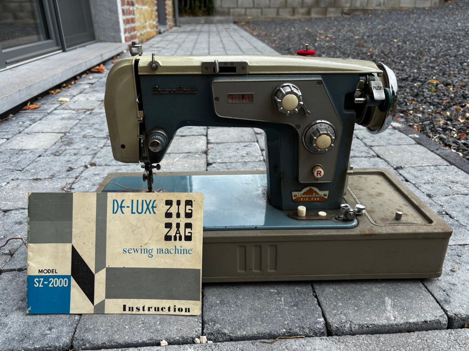 Machine a coudre vintage brown bras zig zag de luxe, Enlèvement