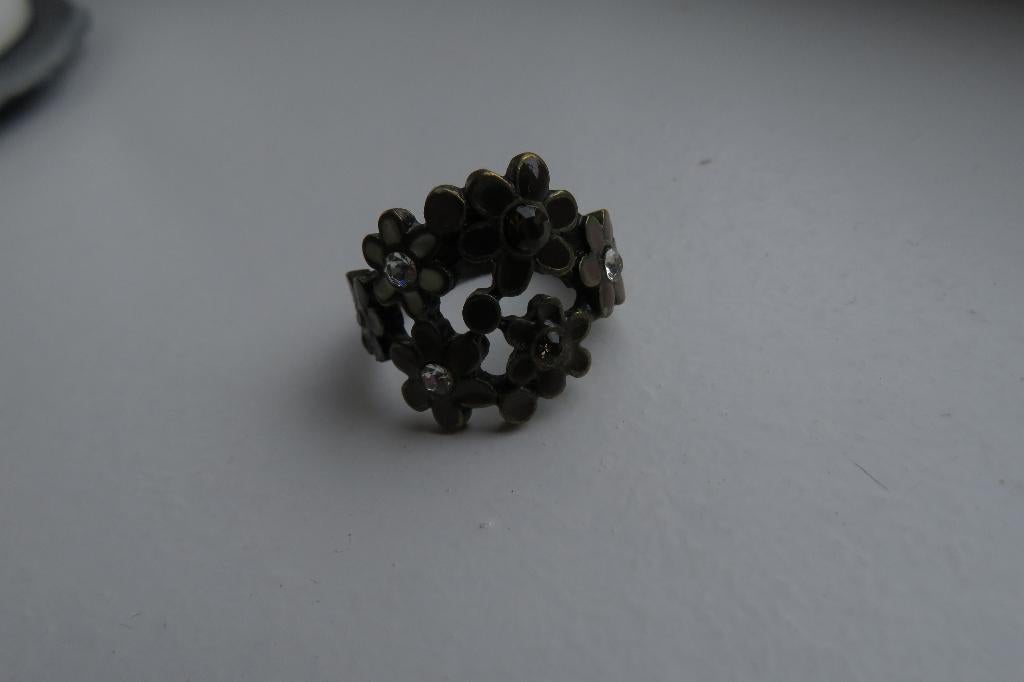 Bague effet bronze fleurs, Handtassen en Accessoires, Ringen, Ophalen, Gebruikt, Beige, Met strass