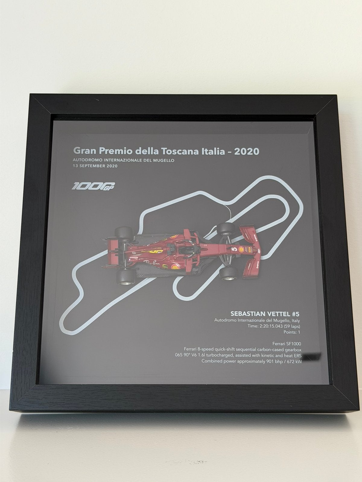 Sebastian Vettel Ferrari SF1000 Mugello 2020 Limited Edition, Verzamelen, Automerken, Motoren en Formule 1, Ophalen of Verzenden