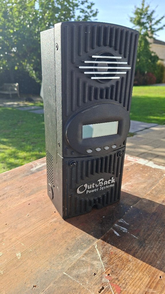 Batterijen en Victron combiladers, Ophalen, Zo goed als nieuw