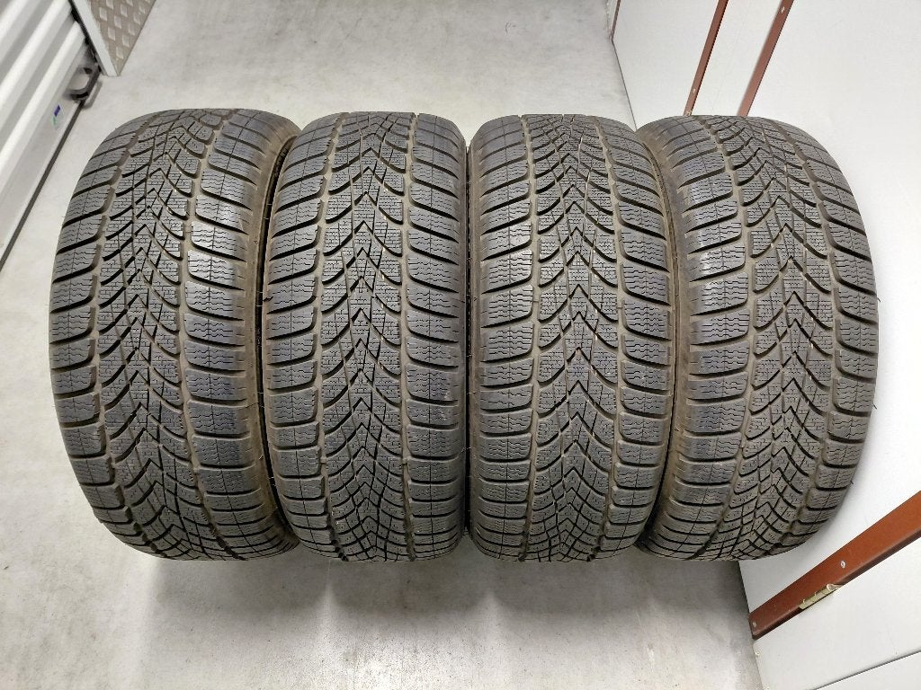 4 winterbanden 225/55-17 97H Dunlop (7,0 - 7,5 mm), Auto-onderdelen, Ophalen, Gebruikt, 17 inch, Winterbanden