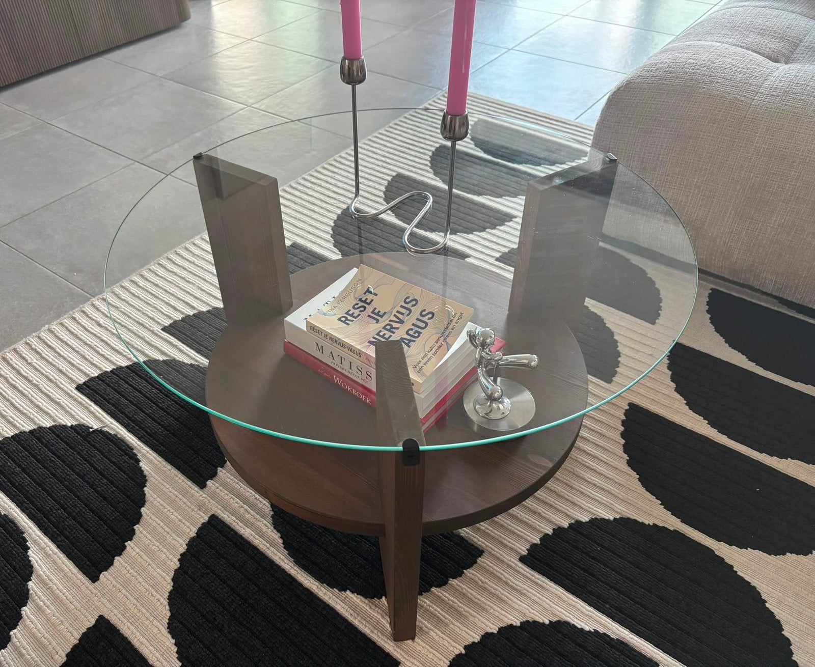 Walnoot glazen koffietafel - zo goed als nieuw, Huis en Inrichting, Tafels | Salontafels, Ophalen, 50 tot 100 cm, Zo goed als nieuw
