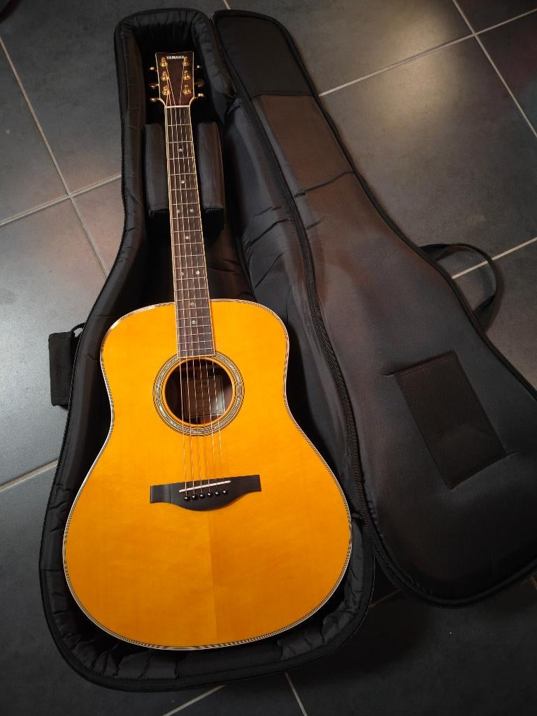 Yamaha akoestische gitaar LL TA, Muziek en Instrumenten, Ophalen, Zo goed als nieuw, Met koffer