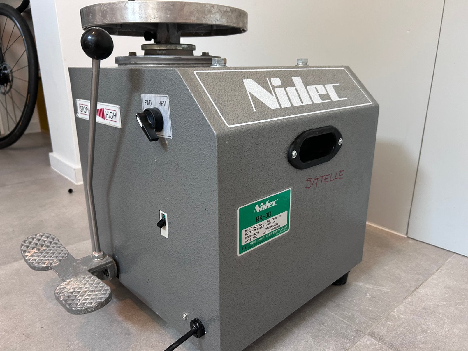 Tour de potier Shimpo RK 3D 400w, Enlèvement