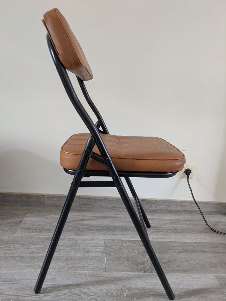 Chaise pliante design   Maisons du Monde – Comme neuve, Maison & Meubles, Chaises, Chaise pliable en simili cuir, confortable et elegante