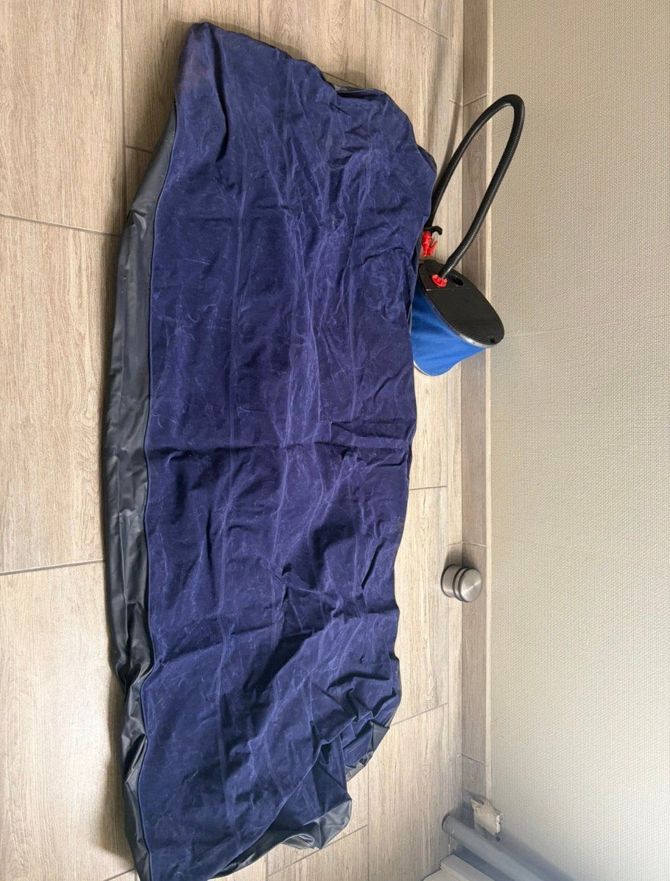 Opblaasbare matras 1 pers +pomp, Enlèvement, Comme neuf
