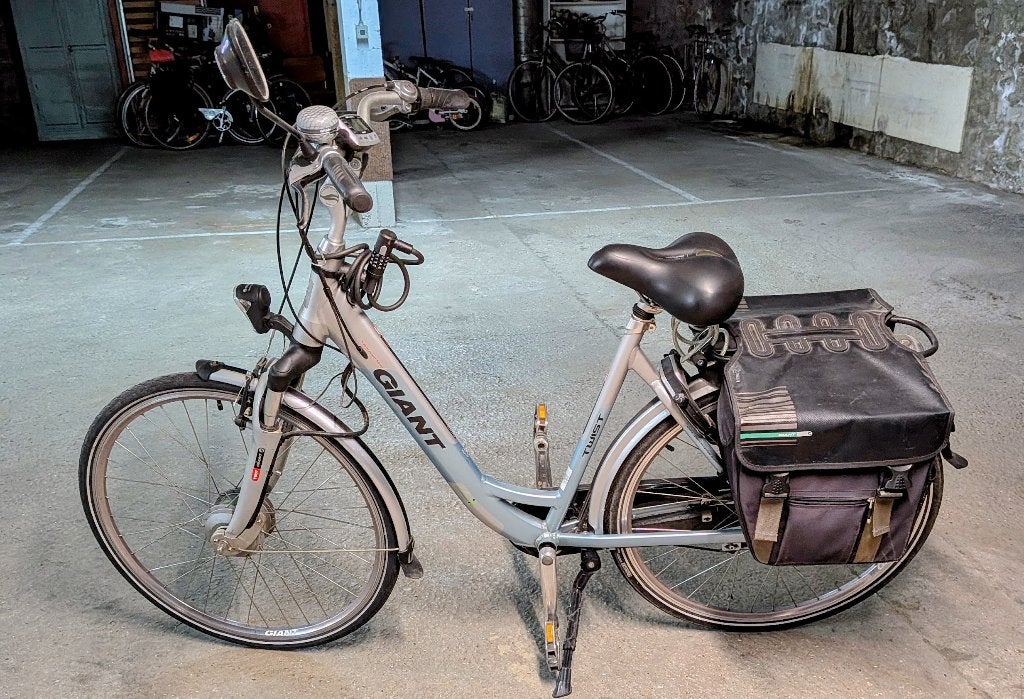 Hulp bij elektrische fietsen, Fietsen en Brommers, Ophalen, Giant, Zo goed als nieuw, 50 km per accu of meer