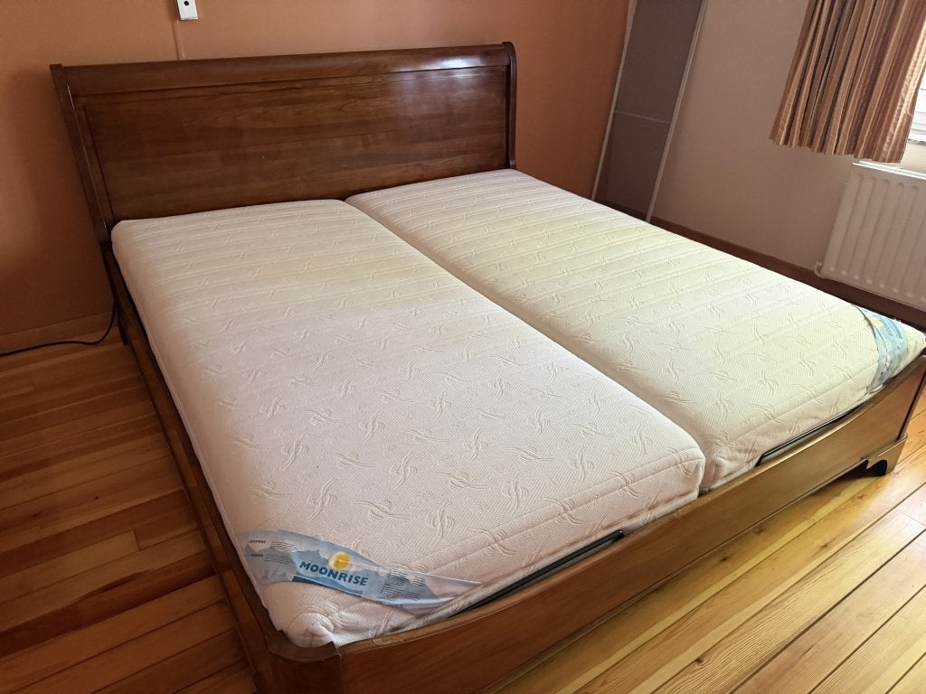 Tweepersoonsbed Mahonie - 2 lattenbodems/matrassen, Brun, Enlèvement, Utilisé, 180 cm