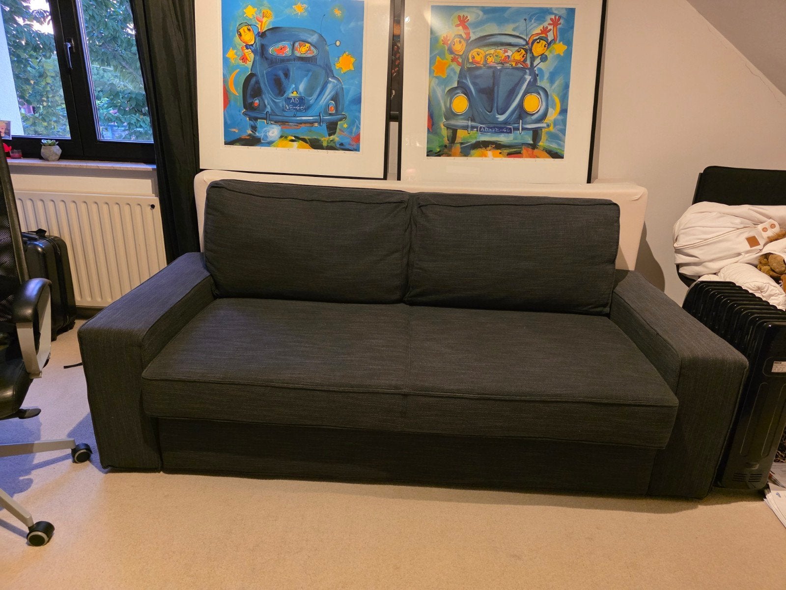 Comfortabele en praktische donkergrijze 2-zits slaapbank, Ophalen, 100 cm, Zo goed als nieuw, 200 cm