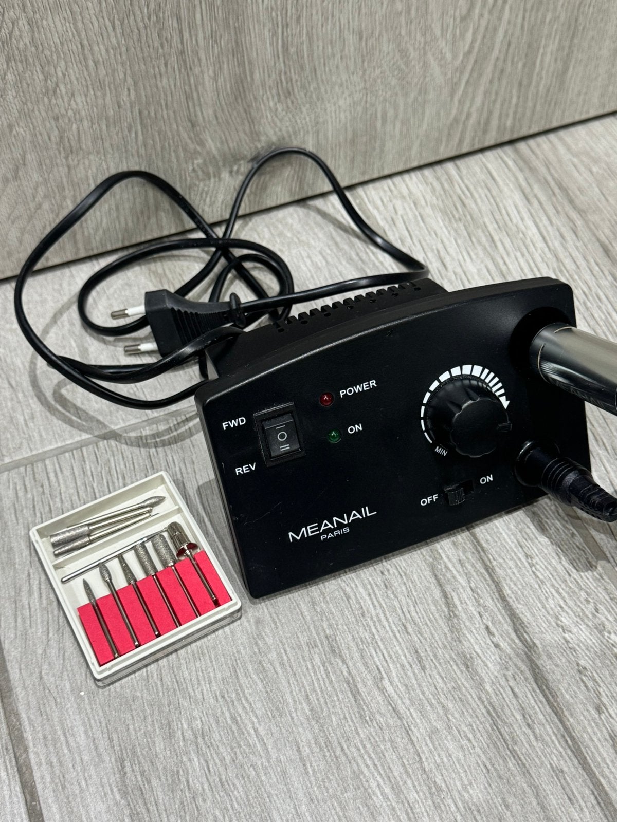Ponceuse électrique pour ongles Méanail Paris avec embouts, Enlèvement ou Envoi, Utilisé, Mains et Ongles, Accessoires