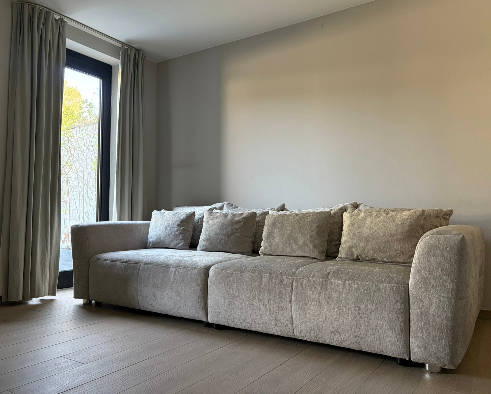 Nieuwe beige sofa – 1 maand oud, Ophalen, Zo goed als nieuw