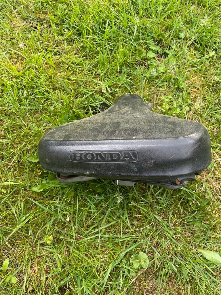 Zwart honda camino zadel, Ophalen, Zo goed als nieuw