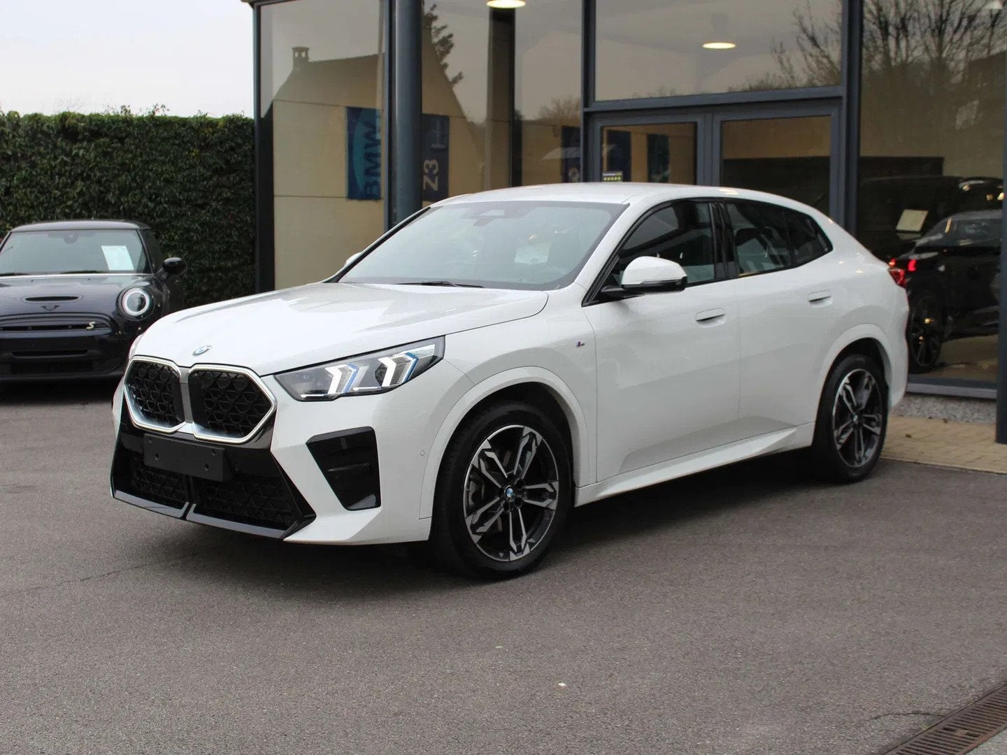 BMW X2 sDrive20i M Sport / HUD / 360CAM / ICONIC GLOW, 1 kg, Noir, 5 portes, 5 places