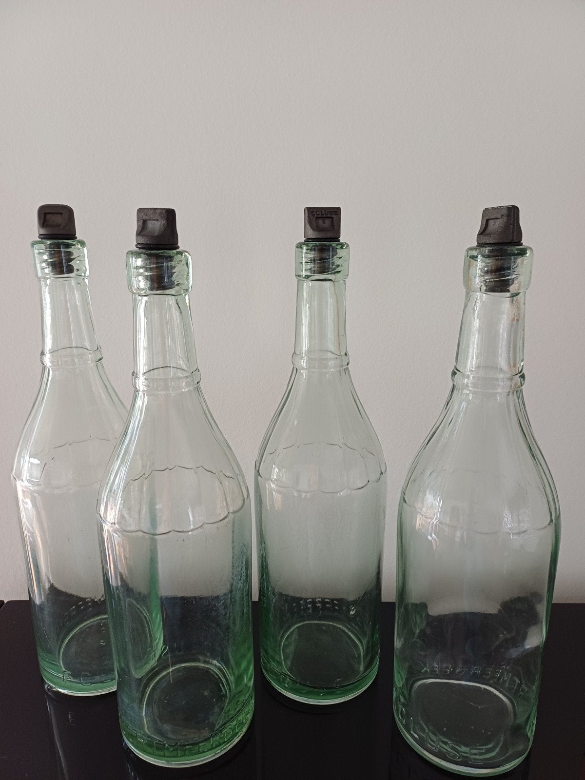 4 Antieke flessen met schroefdop, Ophalen