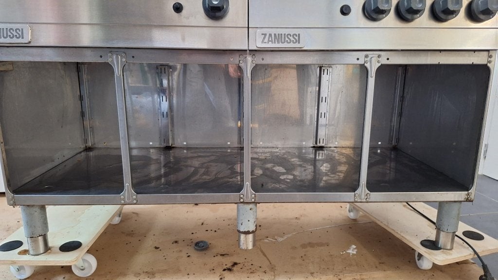 Professioneel Zanussi Gasfornuis 4 Pitten + Warmteplaat, Ophalen, Gebruikt, Fornuis, Frituur en Grillen
