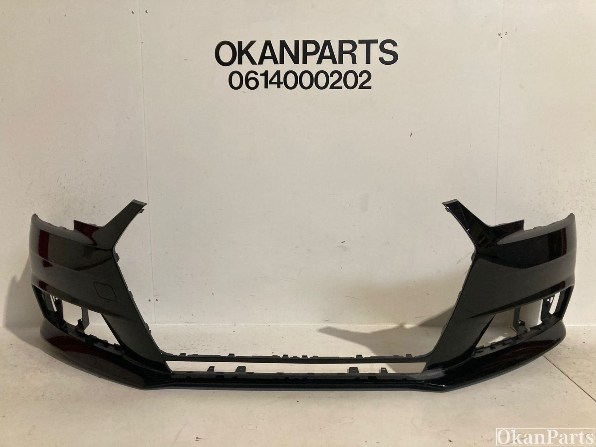 Audi A4 8W B9 voorbumper 8W0807437, Auto-onderdelen, Carrosserie, Bumper, Voor, Gebruikt