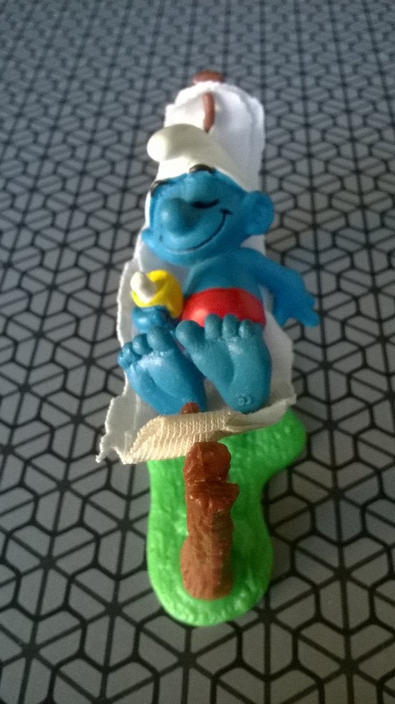 Supersmurf in hangmat 4.0226, Verzamelen, Ophalen of Verzenden, Gebruikt, Overige Smurfen, Poppetje, Figuurtje of Knuffel