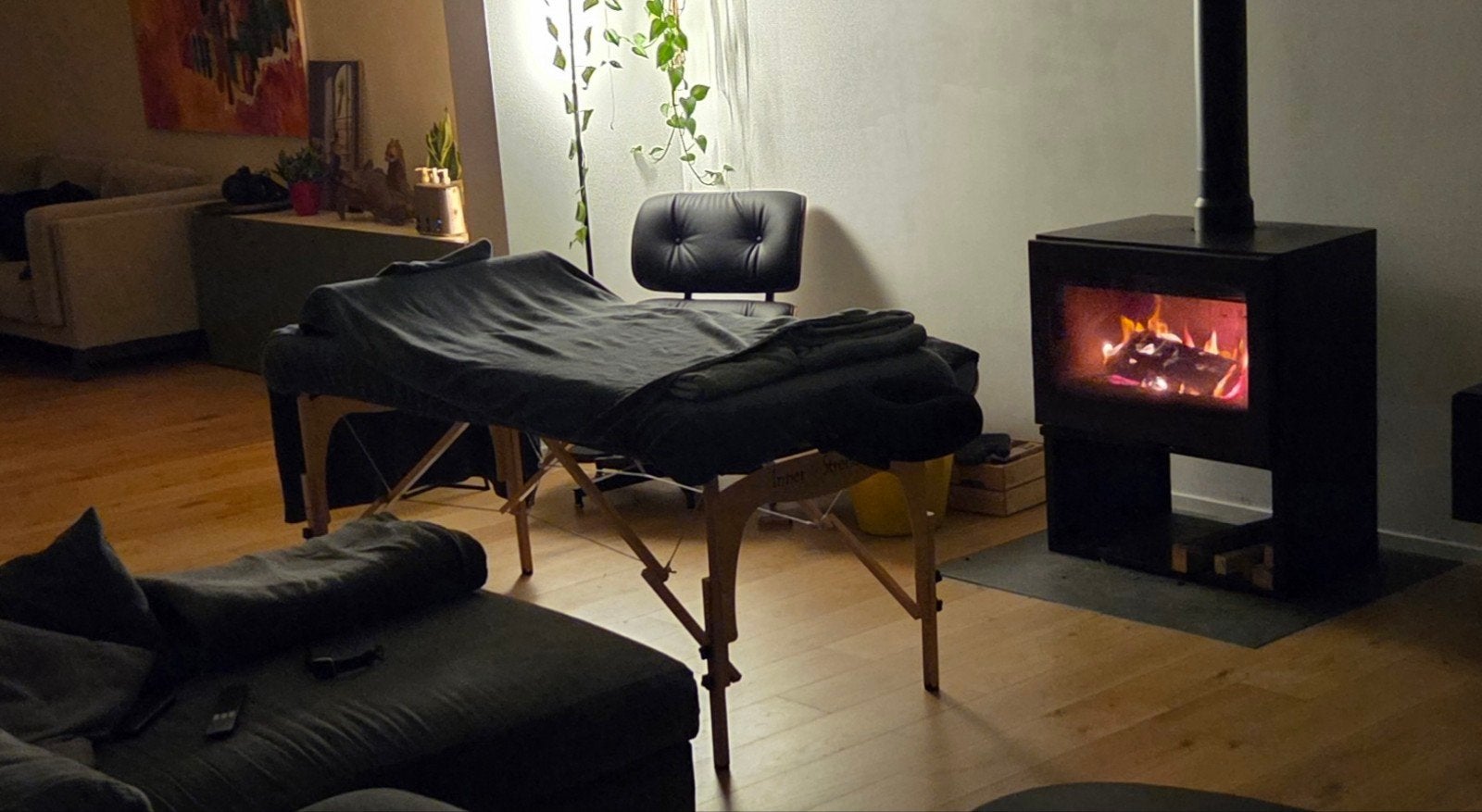 Le masseur rentre à la maison, Enlèvement, Table de massage