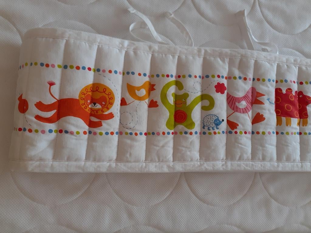 Tour de lit bébé, avec 4 lichettes pour le fixer., Enfants & Bébés, Chambre d'enfant | Linge de lit, Garçon ou Fille, Enlèvement ou Envoi