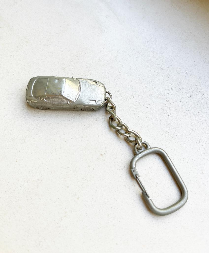 Stoere Ferrari sleutelhanger – vintage Burago model 456 GT, Ophalen of Verzenden, Gebruikt, Auto, Burago